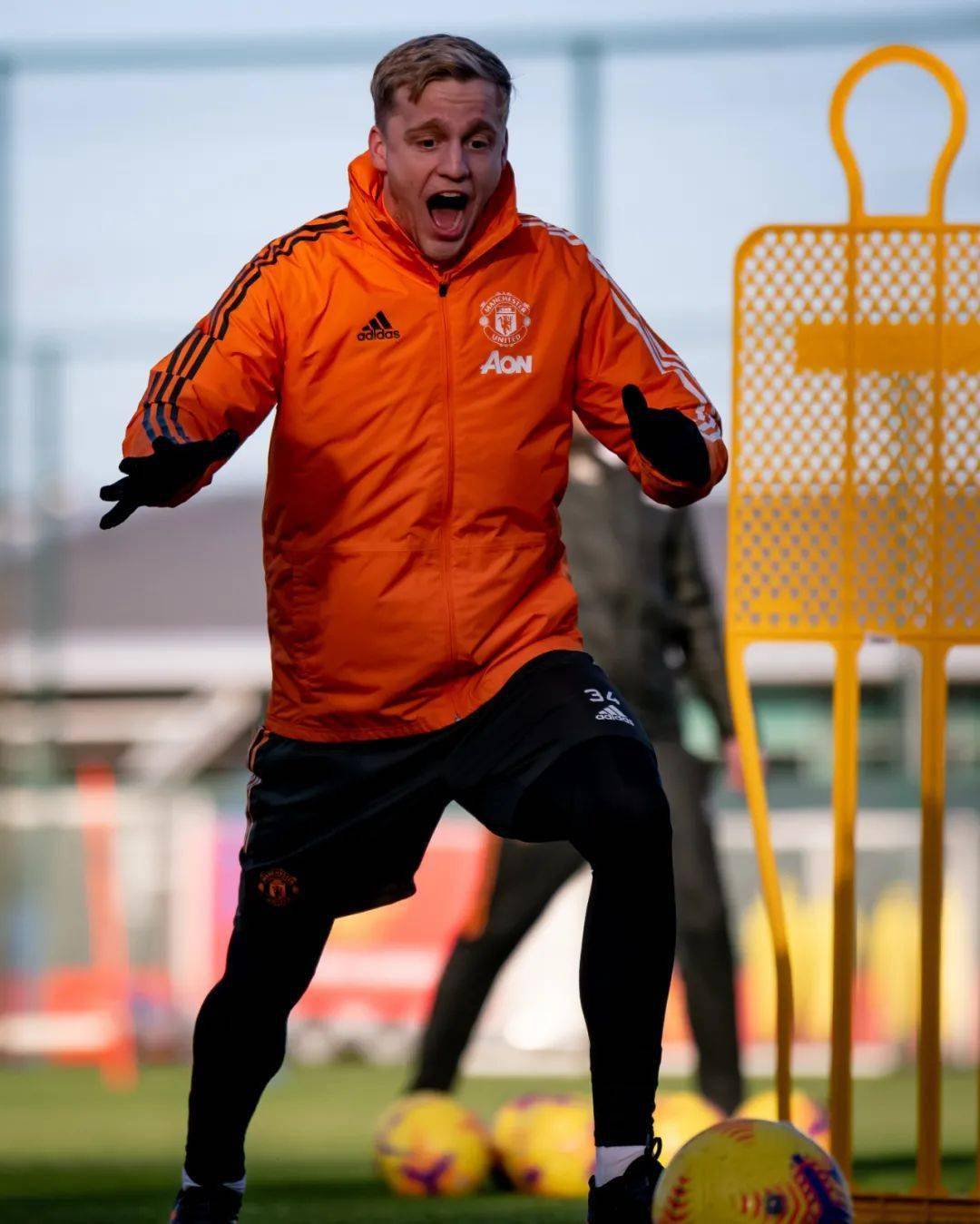 海星直播-包含足总杯倒计时，上海久事今夜完成体检，细节引发关注，震撼外界，控场能力受关注的词条