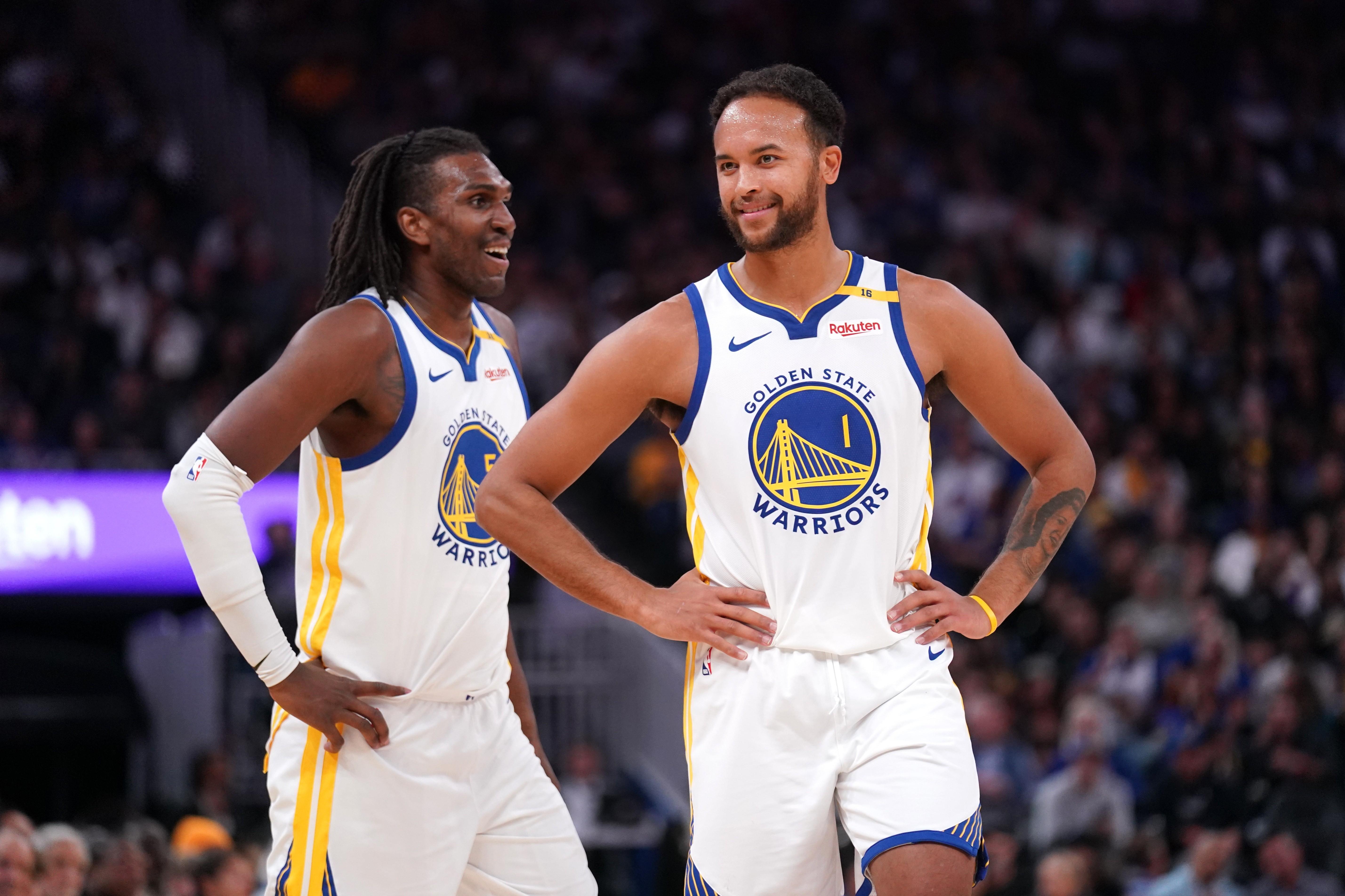 西亚卡姆回归赛场,连败首场状态亮眼,勇士观众沸腾!的简单介绍 西亚卡姆回归赛场,连败首场状态亮眼,勇士观众沸腾!的简单介绍